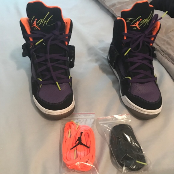 Sneakers - Picture 1 of 4