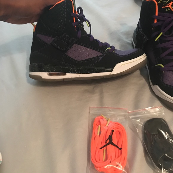 Sneakers - Picture 2 of 4