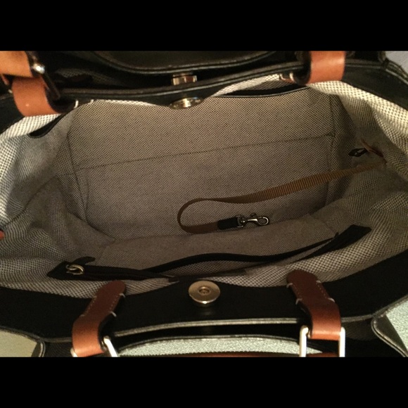 Dooney & Bourke Large City Barlow - Black - Picture 4 of 7