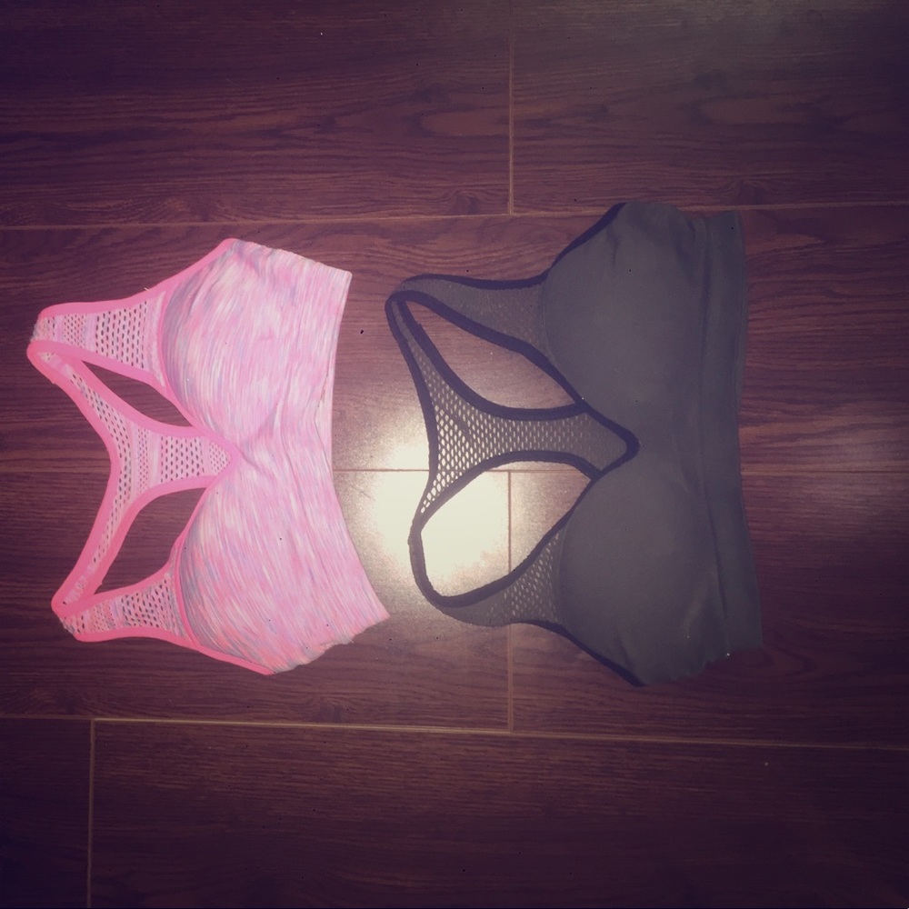 2 Victoria secret wireless push up 😍