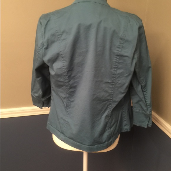Robins Egg Blue 3 button cape/jacket - Picture 5 of 7
