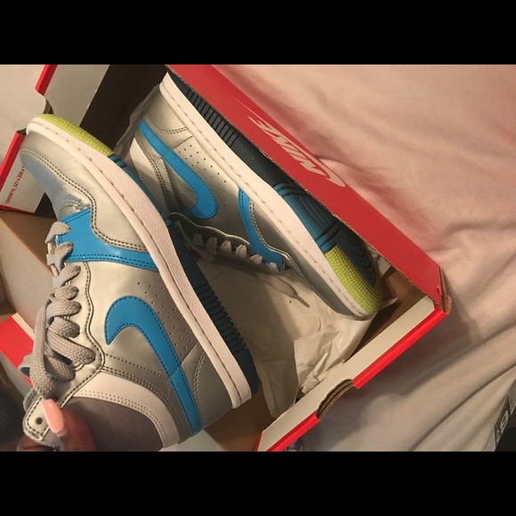 Sneakers - Picture 3 of 3