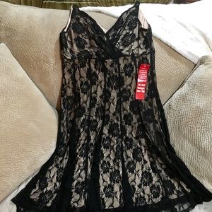 Beautiful New Glamour Black Lace w/tan lining