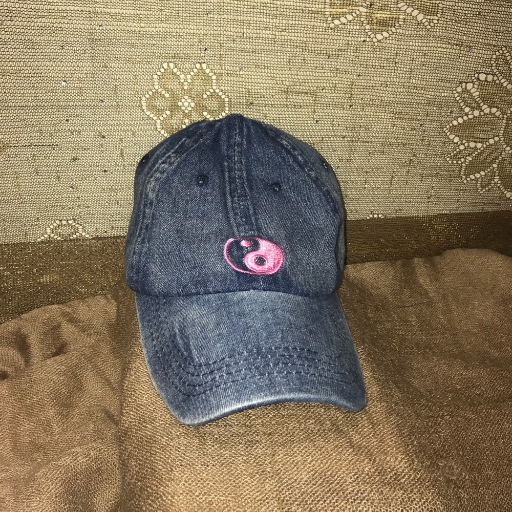 Yin Yang Cap