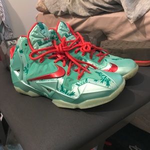 Nike Lebron 11 Christmas
