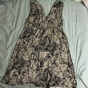 Black and white leaf-patterned summer dress