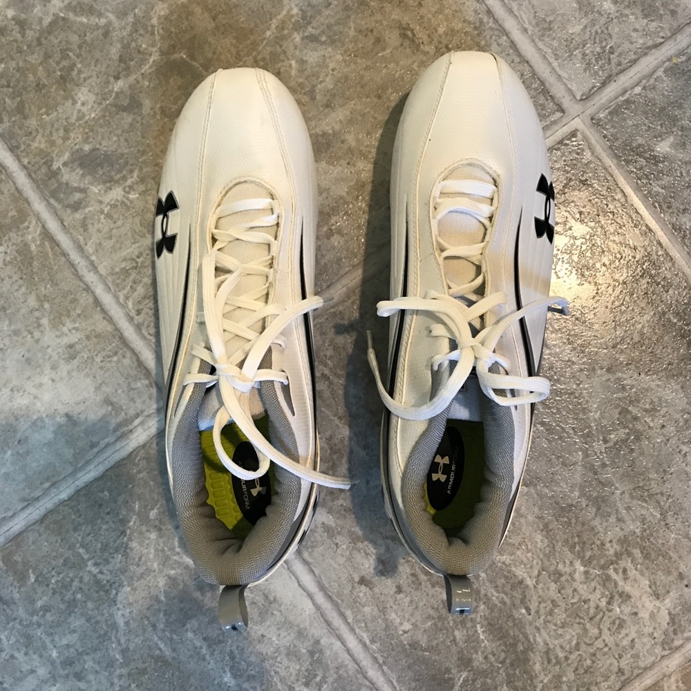 Sports cleats