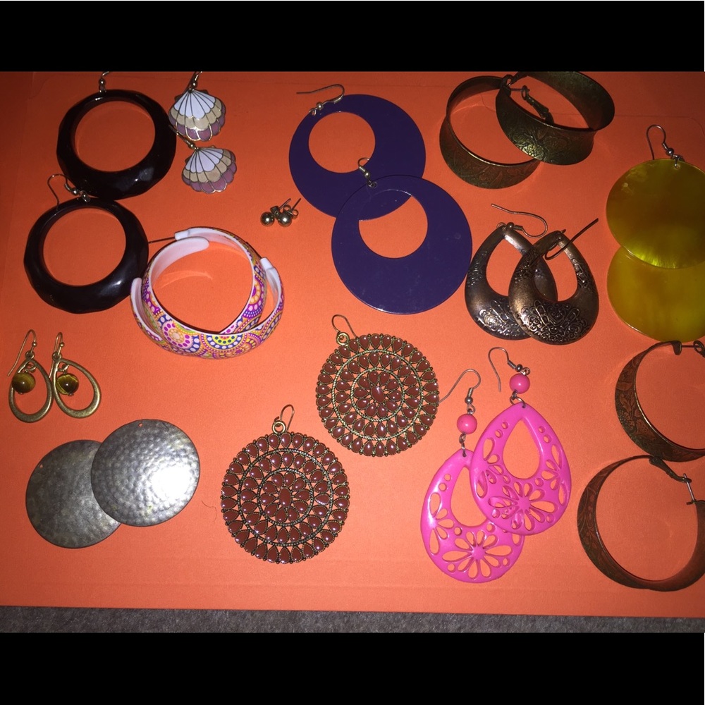 Bundle of costume jewelry