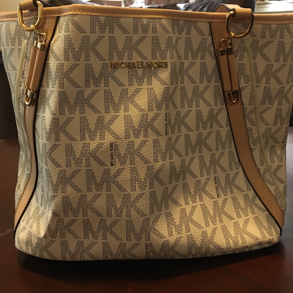 Knock-off Michael Kors bag