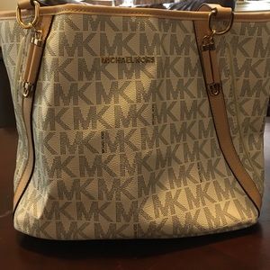 Knock-off Michael Kors bag