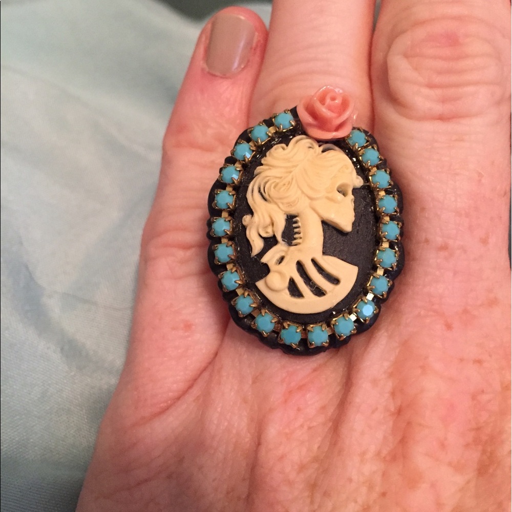 Skeleton cameo ring