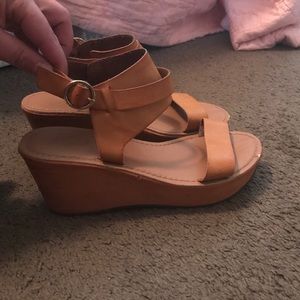 Brown Platform Sandel