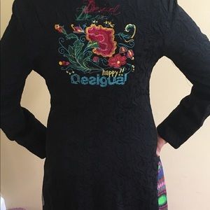 Embroidered Patch trench coat Designer !