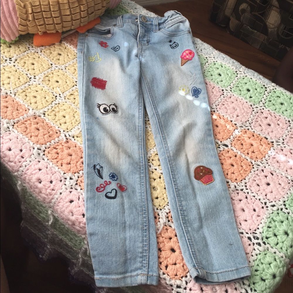 Very adorable girls super skinny patch jeans