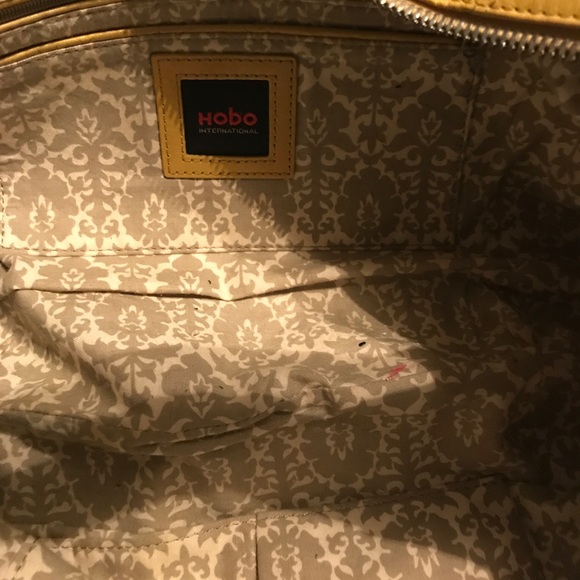 Handbag - Picture 2 of 5