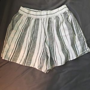 NWOT GAP drapey linen shorts XS