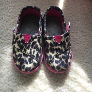 TOMS Toddler Size 5