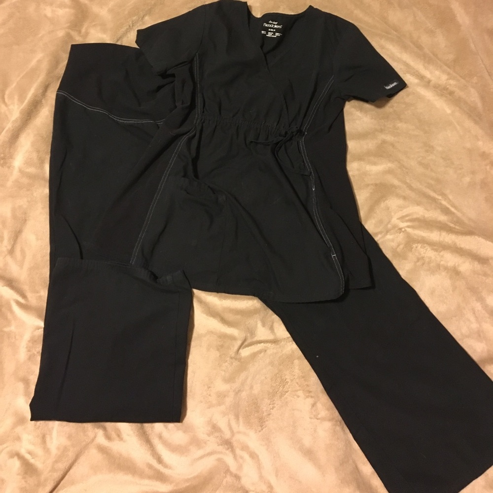 Cherokee maternity scrubs