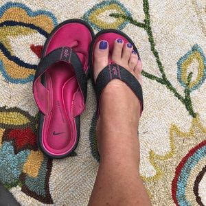Nike comfort flip flops