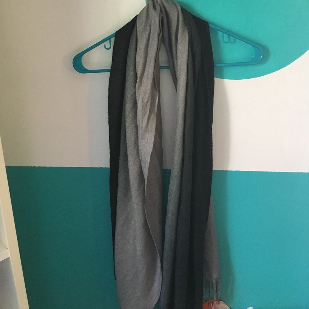 Black/ grey fade scarf