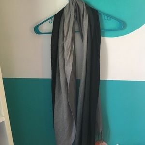 Black/ grey fade scarf