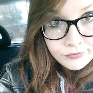 Meet your Posher, Caitlin