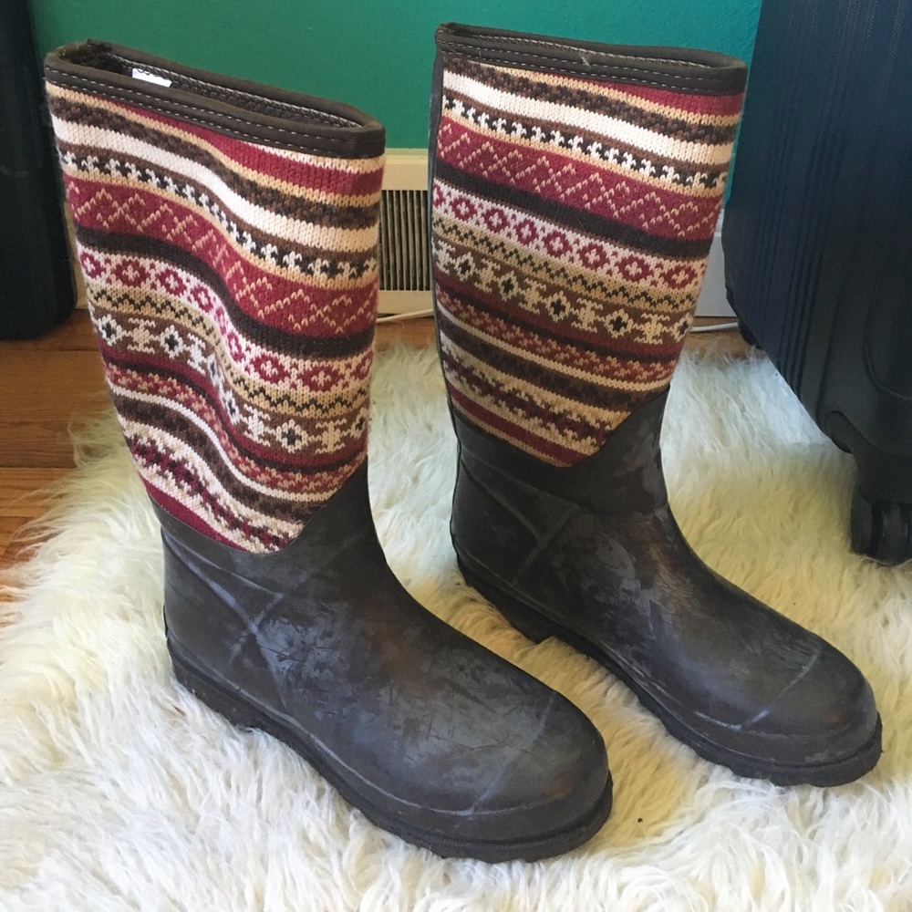 FINAL PRICE: Rain boots with knit sweater design