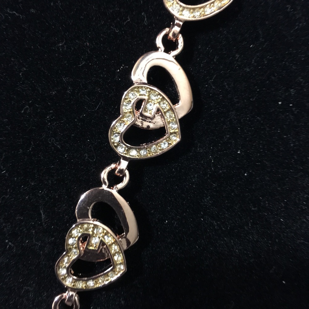 Rose gold heart shapes in bracelet