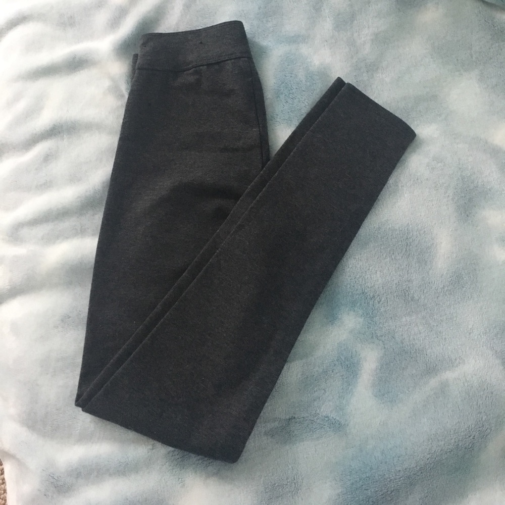 NEVER WORN: A & F dark gray leggings🐻