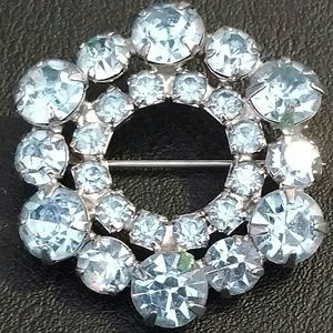 Vintage blue prong set rhinestone brooch