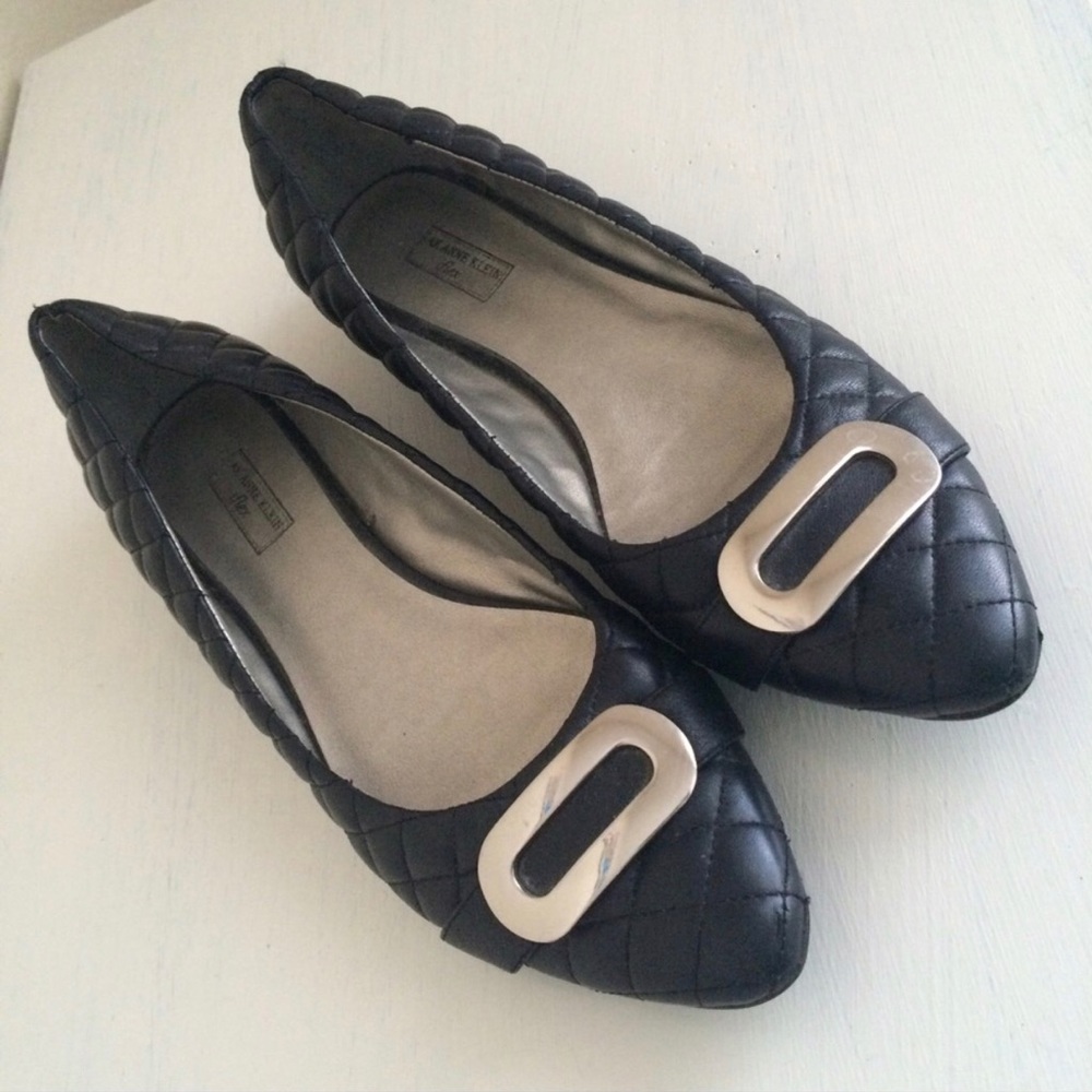 Black flat shoes .
