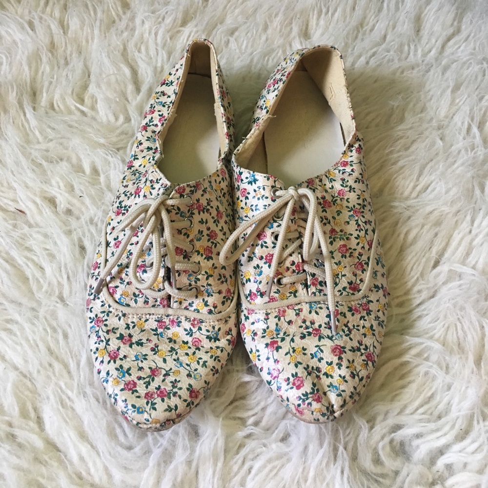 FINAL PRICE: Floral lightweight dress shoes