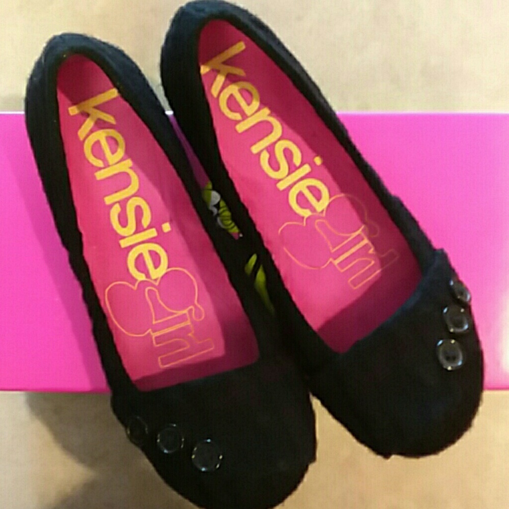 Black cable knit flats