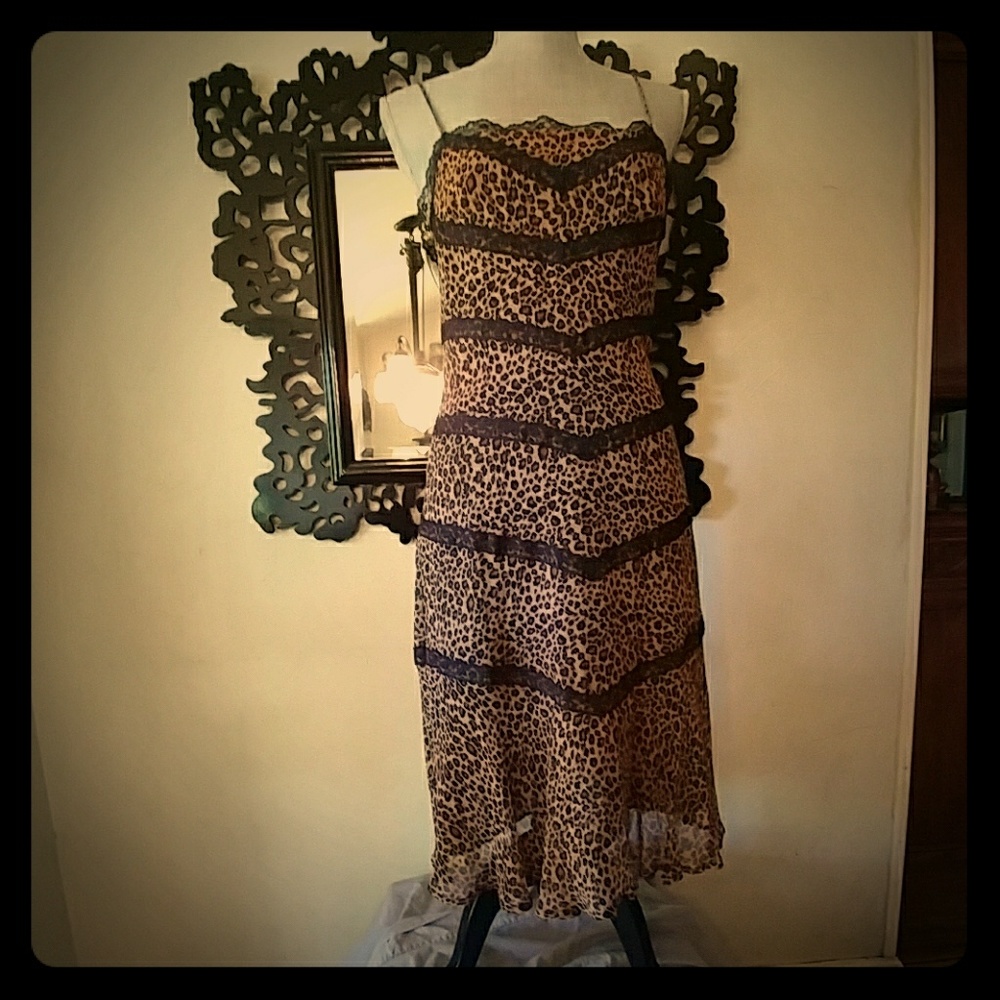 BCBG MAXAZRIA sz 4 Leopard & Lace
