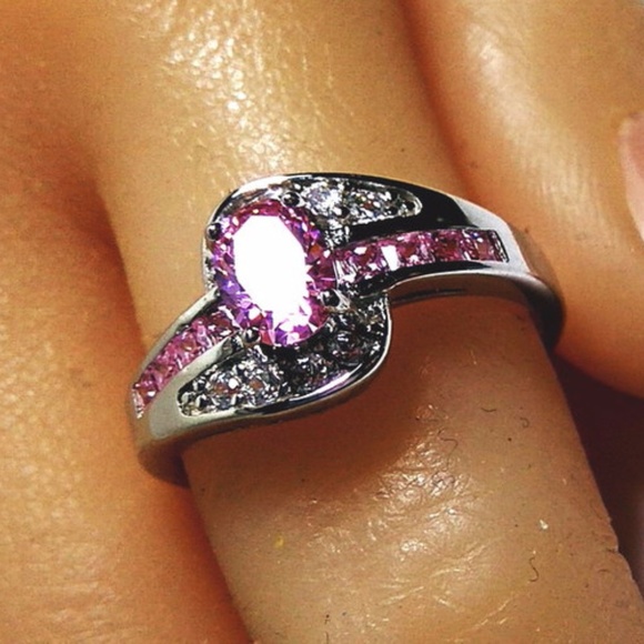 Womn's Ring - Picture 4 of 4