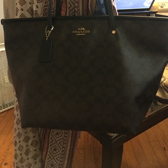 Coach large tote - Picture 2 of 2