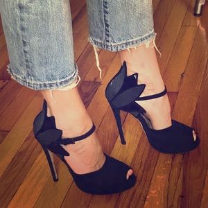 Chrissie Morris Wmns Black Heel Detail Shoe