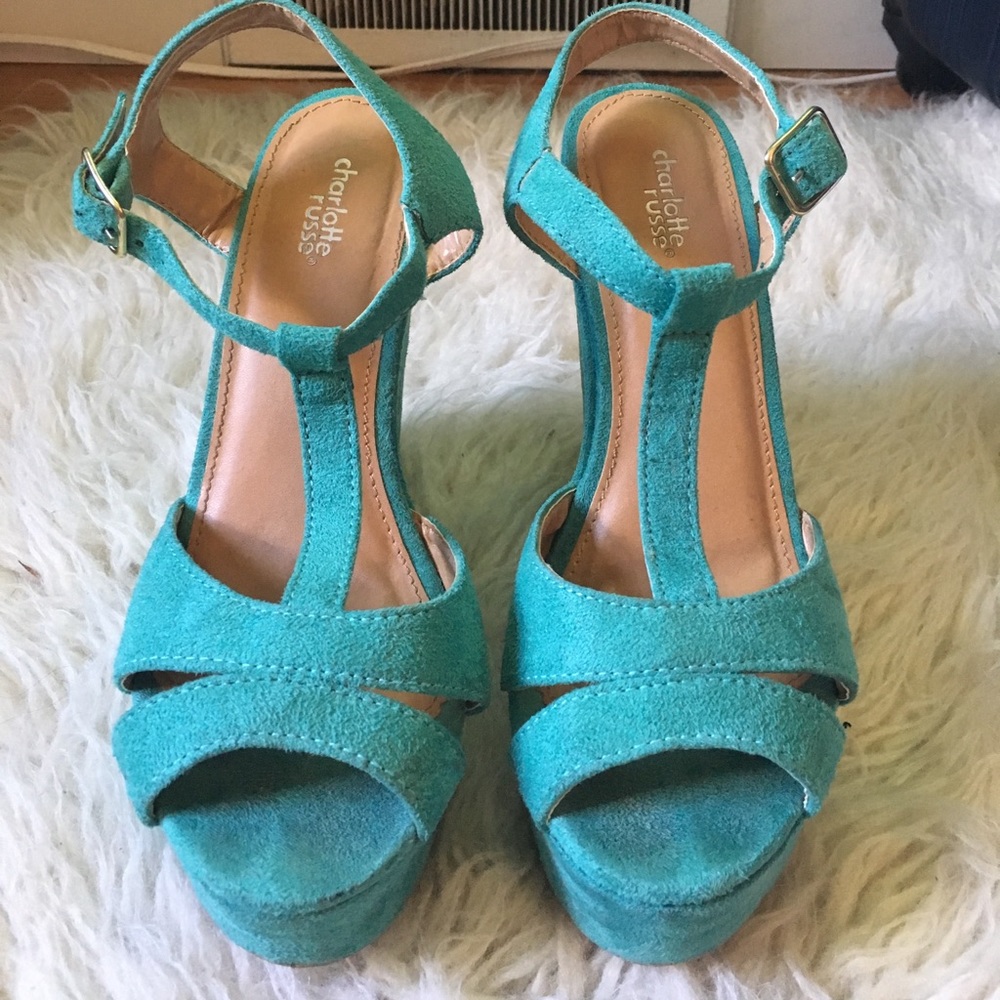 Charlotte Russe, Teal wedges
