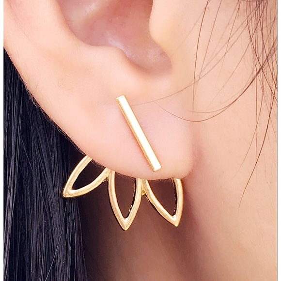 Jewelry - SALE🔥lotus earrings (2 pack)!!🌸