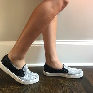 🏁BLACK AND WHITE FAUX SNAKESKIN SLIP ONS🐍