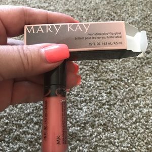 Mary Kay nourishine plus lip gloss