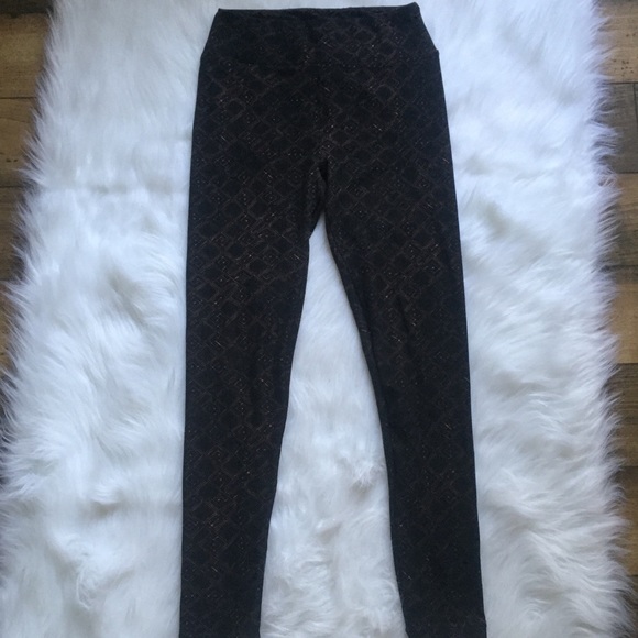 OS LuLaRoe Black with Peach Lines Leggings - Picture 1 of 5