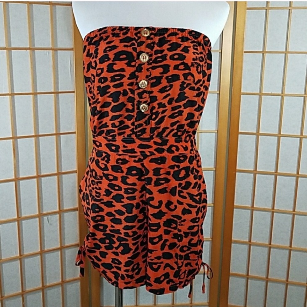 💠BEBE super fun romper!  Size medium💕🐯🐅