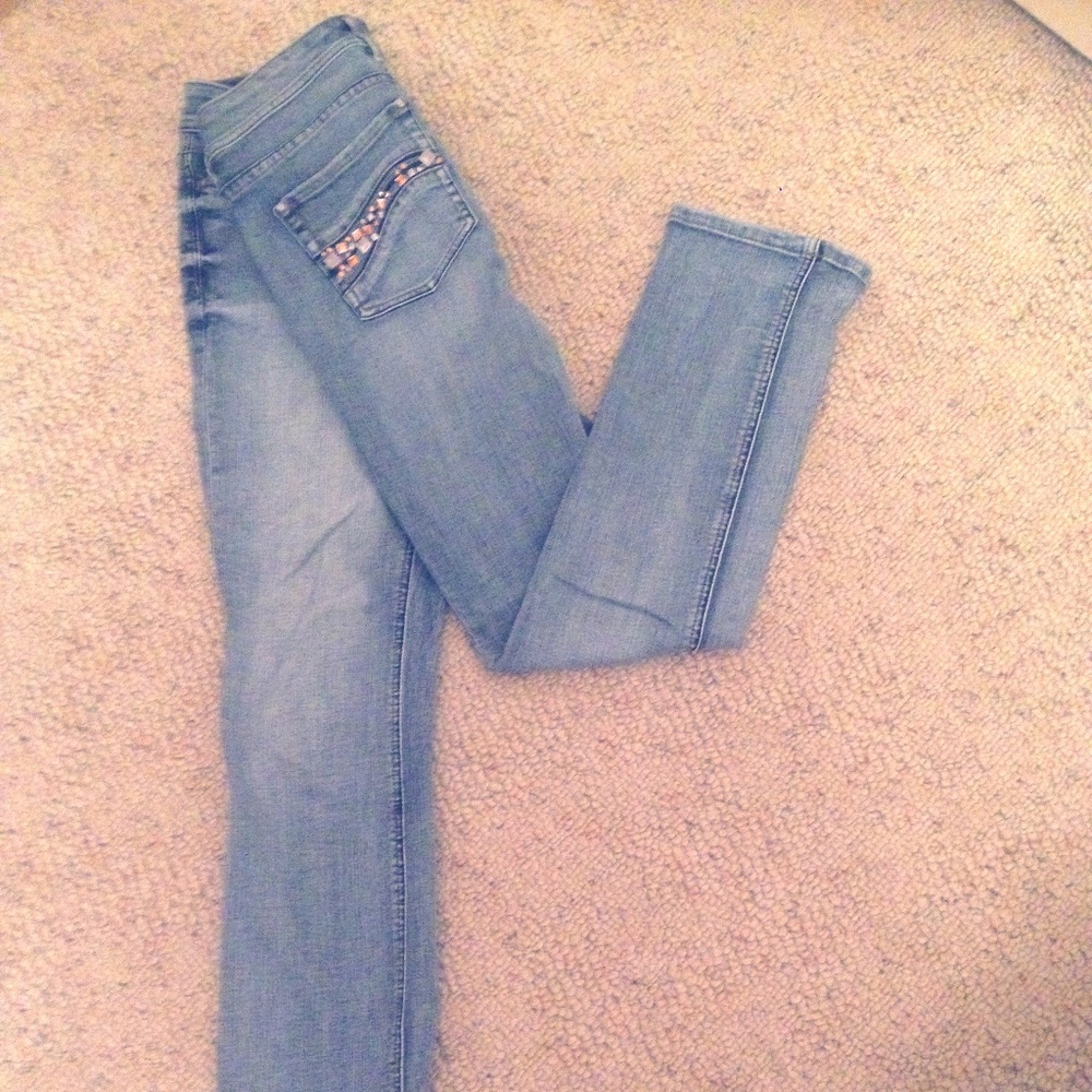 Distressed jeans with sequins