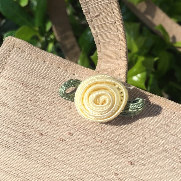 Dainty linen purse - Picture 3 of 5