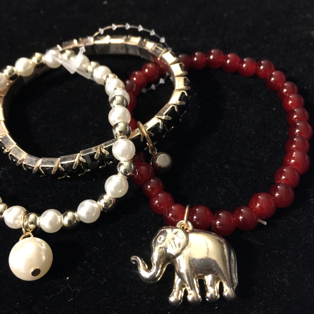White, red and white pearl accent bracelet
