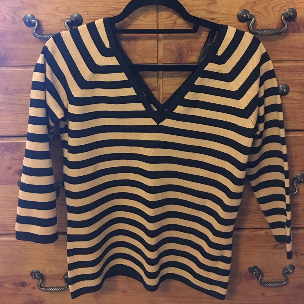 V-Neck quarter sleeve top