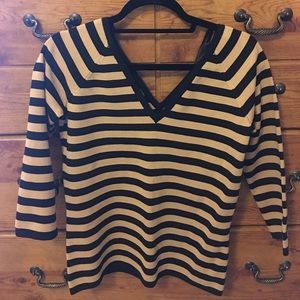 V-Neck quarter sleeve top