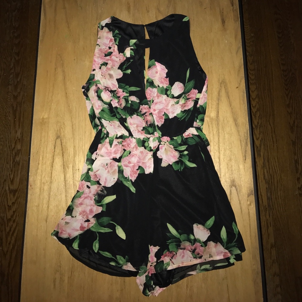 Super cute floral ROMPER