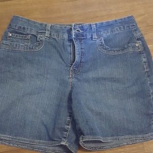 Gloria Vanderbilt Jean shorts